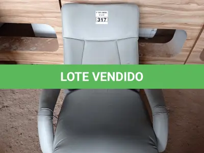 LOTE 317 - 01 POLTRONA PARA DESCANSO RECLINÁVEL COM AVARIAS. (NO ESTADO) ATENÇÃO! FAZER A VISITAÇÃO ANTES DE ARREMATAR, NÃO SABEMOS SE FUNCIONA. LEILÃO NÃO TEM GARANTIA E NEM DEVOLUÇÃO, SUJEITO A POSSÍVEIS AVARIAS VISÍVEIS/OCULTAS E/OU AUSÊNCIA DE COMPONENTES.