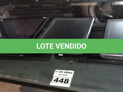 LOTE 448 - 05 MONITORES MARCAS E MODELOS DIVERSOS PARA RETIRADA DE PEÇAS. (NO ESTADO) ATENÇÃO! FAZER A VISITAÇÃO ANTES DE ARREMATAR, NÃO SABEMOS SE FUNCIONA. LEILÃO NÃO TEM GARANTIA E NEM DEVOLUÇÃO, SUJEITO A POSSÍVEIS AVARIAS VISÍVEIS/OCULTAS E/OU AUSÊNCIA DE COMPONENTES.
