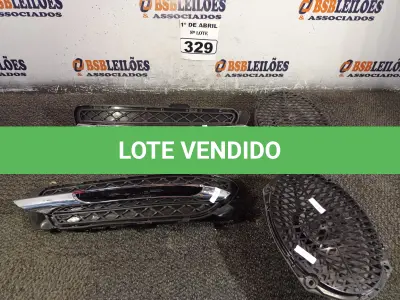 LOTE 329 - 02 ALTO-FALANTES, E 01 PAR DE LUZES DIURNAS DA MERCEDES INCOMPLETA. (NO ESTADO) ATENÇÃO! FAZER A VISITAÇÃO ANTES DE ARREMATAR, NÃO SABEMOS SE FUNCIONA. LEILÃO NÃO TEM GARANTIA E NEM DEVOLUÇÃO, SUJEITO A POSSÍVEIS AVARIAS VISÍVEIS/OCULTAS E/OU AUSÊNCIA DE COMPONENTES.