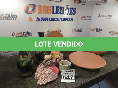 LOTE 547 - 03 TRAVESSAS DE BARRO, 02 JARRAS DE PLÁSTICO E 03 ENFEITES DECORATIVOS. (NO ESTADO) ATENÇÃO! FAZER A VISITAÇÃO ANTES DE ARREMATAR, NÃO SABEMOS SE FUNCIONA. LEILÃO NÃO TEM GARANTIA E NEM DEVOLUÇÃO, SUJEITO A POSSÍVEIS AVARIAS VISÍVEIS/OCULTAS E/OU AUSÊNCIA DE COMPONENTES.