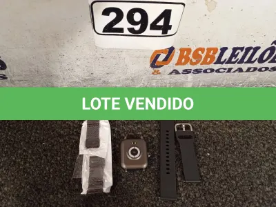 LOTE 294 - 01 RELÓGIO SMART WATCH. (NO ESTADO) ATENÇÃO! FAZER A VISITAÇÃO ANTES DE ARREMATAR, NÃO SABEMOS SE FUNCIONA. LEILÃO NÃO TEM GARANTIA E NEM DEVOLUÇÃO, SUJEITO A POSSÍVEIS AVARIAS VISÍVEIS/OCULTAS E/OU AUSÊNCIA DE COMPONENTES.