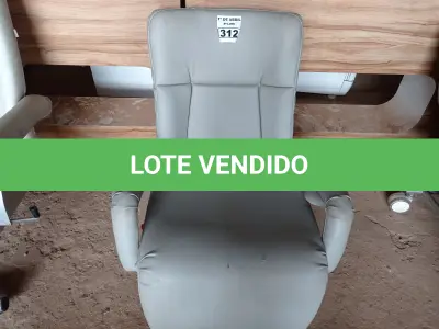 LOTE 312 - 01 POLTRONA PARA DESCANSO RECLINÁVEL COM AVARIAS. (NO ESTADO) ATENÇÃO! FAZER A VISITAÇÃO ANTES DE ARREMATAR, NÃO SABEMOS SE FUNCIONA. LEILÃO NÃO TEM GARANTIA E NEM DEVOLUÇÃO, SUJEITO A POSSÍVEIS AVARIAS VISÍVEIS/OCULTAS E/OU AUSÊNCIA DE COMPONENTES.