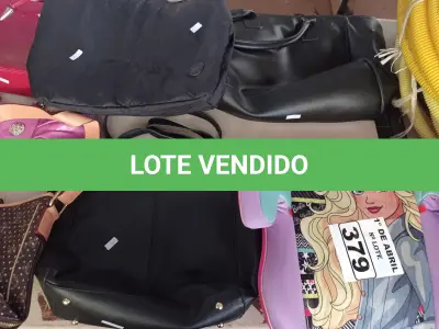 LOTE 379 - 06 BOLSAS E 01 ENCOSTO PARA CARRO INFANTIL. (NO ESTADO) ATENÇÃO! FAZER A VISITAÇÃO ANTES DE ARREMATAR, NÃO SABEMOS SE FUNCIONA. LEILÃO NÃO TEM GARANTIA E NEM DEVOLUÇÃO, SUJEITO A POSSÍVEIS AVARIAS VISÍVEIS/OCULTAS E/OU AUSÊNCIA DE COMPONENTES.
