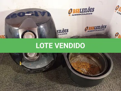 LOTE 457 - 01 AIR FRY MARCA CADENCE. (NO ESTADO) ATENÇÃO! FAZER A VISITAÇÃO ANTES DE ARREMATAR, NÃO SABEMOS SE FUNCIONA. LEILÃO NÃO TEM GARANTIA E NEM DEVOLUÇÃO, SUJEITO A POSSÍVEIS AVARIAS VISÍVEIS/OCULTAS E/OU AUSÊNCIA DE COMPONENTES.
