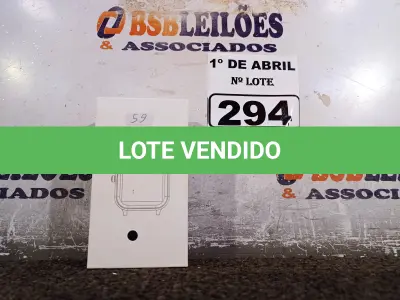LOTE 294 - 01 RELÓGIO SMART WATCH. (NO ESTADO) ATENÇÃO! FAZER A VISITAÇÃO ANTES DE ARREMATAR, NÃO SABEMOS SE FUNCIONA. LEILÃO NÃO TEM GARANTIA E NEM DEVOLUÇÃO, SUJEITO A POSSÍVEIS AVARIAS VISÍVEIS/OCULTAS E/OU AUSÊNCIA DE COMPONENTES.