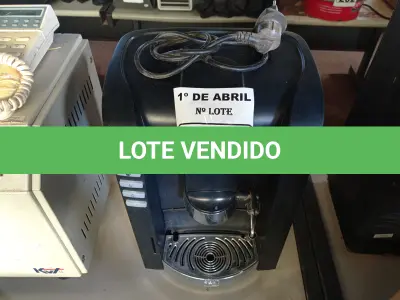 LOTE 275 - 01 CAFETEIRA. (NO ESTADO) ATENÇÃO! FAZER A VISITAÇÃO ANTES DE ARREMATAR, NÃO SABEMOS SE FUNCIONA. LEILÃO NÃO TEM GARANTIA E NEM DEVOLUÇÃO, SUJEITO A POSSÍVEIS AVARIAS VISÍVEIS/OCULTAS E/OU AUSÊNCIA DE COMPONENTES.