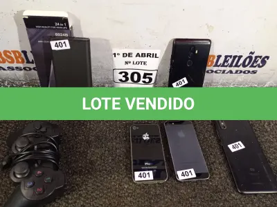 LOTE 305 - 01 JOGO DE CHAVES DE PRECISÃO, 01 CONTROLE DE VIDEOGAME E 04 CELULARES MARCAS E MODELOS DIVERSOS PARA RETIRADA DE PEÇAS. (NO ESTADO) ATENÇÃO! FAZER A VISITAÇÃO ANTES DE ARREMATAR, NÃO SABEMOS SE FUNCIONA. LEILÃO NÃO TEM GARANTIA E NEM DEVOLUÇÃO, SUJEITO A POSSÍVEIS AVARIAS VISÍVEIS/OCULTAS E/OU AUSÊNCIA DE COMPONENTES.