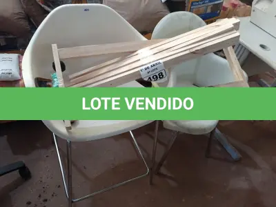 LOTE 498 - 02 CADEIRAS COM BASE CROMADA. (NO ESTADO) ATENÇÃO! FAZER A VISITAÇÃO ANTES DE ARREMATAR, NÃO SABEMOS SE FUNCIONA. LEILÃO NÃO TEM GARANTIA E NEM DEVOLUÇÃO, SUJEITO A POSSÍVEIS AVARIAS VISÍVEIS/OCULTAS E/OU AUSÊNCIA DE COMPONENTES.