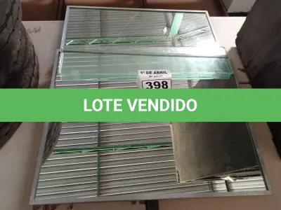 LOTE 398 - 02 ESPELHOS E 02 PRATELEIRAS DE VIDRO TEMPERADO. (NO ESTADO) ATENÇÃO! FAZER A VISITAÇÃO ANTES DE ARREMATAR, NÃO SABEMOS SE FUNCIONA. LEILÃO NÃO TEM GARANTIA E NEM DEVOLUÇÃO, SUJEITO A POSSÍVEIS AVARIAS VISÍVEIS/OCULTAS E/OU AUSÊNCIA DE COMPONENTES.