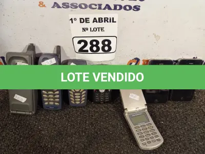 LOTE 288 - 07 CELULARES ANTIGOS MARCAS E MODELOS DIVERSOS. (NO ESTADO) ATENÇÃO! FAZER A VISITAÇÃO ANTES DE ARREMATAR, NÃO SABEMOS SE FUNCIONA. LEILÃO NÃO TEM GARANTIA E NEM DEVOLUÇÃO, SUJEITO A POSSÍVEIS AVARIAS VISÍVEIS/OCULTAS E/OU AUSÊNCIA DE COMPONENTES.