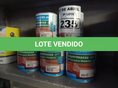 LOTE 235 - 08 LATAS DE MASSA PARA MADEIRA. (NO ESTADO) ATENÇÃO! FAZER A VISITAÇÃO ANTES DE ARREMATAR, NÃO SABEMOS SE FUNCIONA. LEILÃO NÃO TEM GARANTIA E NEM DEVOLUÇÃO, SUJEITO A POSSÍVEIS AVARIAS VISÍVEIS/OCULTAS E/OU AUSÊNCIA DE COMPONENTES.