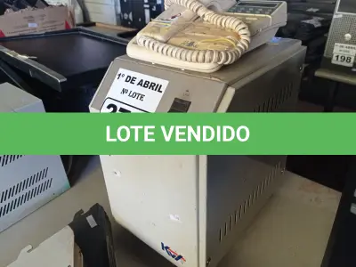 LOTE 276 - 01 ESTABILIZADOR MARCA KVA E UM TELEFONE. (NO ESTADO) ATENÇÃO! FAZER A VISITAÇÃO ANTES DE ARREMATAR, NÃO SABEMOS SE FUNCIONA. LEILÃO NÃO TEM GARANTIA E NEM DEVOLUÇÃO, SUJEITO A POSSÍVEIS AVARIAS VISÍVEIS/OCULTAS E/OU AUSÊNCIA DE COMPONENTES.