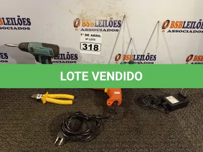 LOTE 318 - 01 FURADEIRA, 01 PARAFUSADEIRA E FERRAMENTAS DIVERSAS. (NO ESTADO) ATENÇÃO! FAZER A VISITAÇÃO ANTES DE ARREMATAR, NÃO SABEMOS SE FUNCIONA. LEILÃO NÃO TEM GARANTIA E NEM DEVOLUÇÃO, SUJEITO A POSSÍVEIS AVARIAS VISÍVEIS/OCULTAS E/OU AUSÊNCIA DE COMPONENTES.