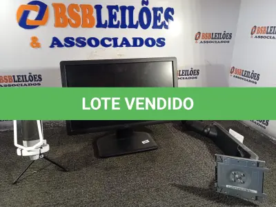 LOTE 326 - 01 MONITOR, 01 SUPORTE ARTICULADO E 01 MICROFONE. (NO ESTADO) ATENÇÃO! FAZER A VISITAÇÃO ANTES DE ARREMATAR, NÃO SABEMOS SE FUNCIONA. LEILÃO NÃO TEM GARANTIA E NEM DEVOLUÇÃO, SUJEITO A POSSÍVEIS AVARIAS VISÍVEIS/OCULTAS E/OU AUSÊNCIA DE COMPONENTES.