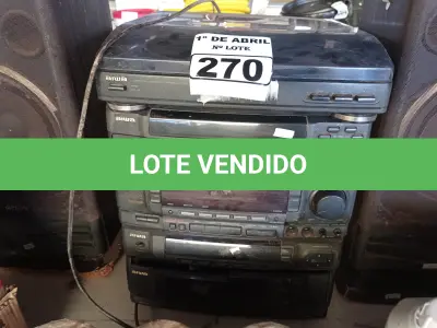 LOTE 270 - 01 APARELHO DE SOM 3X1 MARCA AIWA. (NO ESTADO) ATENÇÃO! FAZER A VISITAÇÃO ANTES DE ARREMATAR, NÃO SABEMOS SE FUNCIONA. LEILÃO NÃO TEM GARANTIA E NEM DEVOLUÇÃO, SUJEITO A POSSÍVEIS AVARIAS VISÍVEIS/OCULTAS E/OU AUSÊNCIA DE COMPONENTES.
