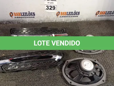 LOTE 329 - 02 ALTO-FALANTES, E 01 PAR DE LUZES DIURNAS DA MERCEDES INCOMPLETA. (NO ESTADO) ATENÇÃO! FAZER A VISITAÇÃO ANTES DE ARREMATAR, NÃO SABEMOS SE FUNCIONA. LEILÃO NÃO TEM GARANTIA E NEM DEVOLUÇÃO, SUJEITO A POSSÍVEIS AVARIAS VISÍVEIS/OCULTAS E/OU AUSÊNCIA DE COMPONENTES.