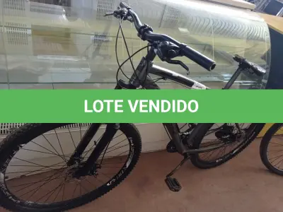 LOTE 520 - 01 BICICLETA ARO 29. (NO ESTADO) ATENÇÃO! FAZER A VISITAÇÃO ANTES DE ARREMATAR, NÃO SABEMOS SE FUNCIONA. LEILÃO NÃO TEM GARANTIA E NEM DEVOLUÇÃO, SUJEITO A POSSÍVEIS AVARIAS VISÍVEIS/OCULTAS E/OU AUSÊNCIA DE COMPONENTES.