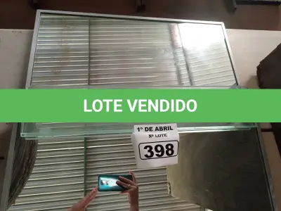 LOTE 398 - 02 ESPELHOS E 02 PRATELEIRAS DE VIDRO TEMPERADO. (NO ESTADO) ATENÇÃO! FAZER A VISITAÇÃO ANTES DE ARREMATAR, NÃO SABEMOS SE FUNCIONA. LEILÃO NÃO TEM GARANTIA E NEM DEVOLUÇÃO, SUJEITO A POSSÍVEIS AVARIAS VISÍVEIS/OCULTAS E/OU AUSÊNCIA DE COMPONENTES.