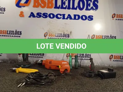 LOTE 318 - 01 FURADEIRA, 01 PARAFUSADEIRA E FERRAMENTAS DIVERSAS. (NO ESTADO) ATENÇÃO! FAZER A VISITAÇÃO ANTES DE ARREMATAR, NÃO SABEMOS SE FUNCIONA. LEILÃO NÃO TEM GARANTIA E NEM DEVOLUÇÃO, SUJEITO A POSSÍVEIS AVARIAS VISÍVEIS/OCULTAS E/OU AUSÊNCIA DE COMPONENTES.