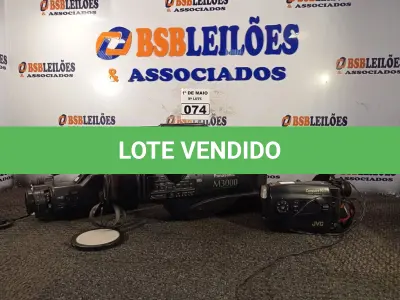 LOTE 074 - 03 FILMADORAS MARCAS E MODELOS DIVERSOS. (NO ESTADO) ATENÇÃO! FAZER A VISITAÇÃO ANTES DE ARREMATAR, NÃO SABEMOS SE FUNCIONA. LEILÃO NÃO TEM GARANTIA E NEM DEVOLUÇÃO, SUJEITO A POSSÍVEIS AVARIAS VISÍVEIS/OCULTAS E/OU AUSÊNCIA DE COMPONENTES.