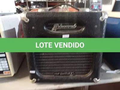 LOTE 180 - 01 CAIXA DE SOM AMPLIFICADA PARA GUITARRA. (NO ESTADO) ATENÇÃO! FAZER A VISITAÇÃO ANTES DE ARREMATAR, NÃO SABEMOS SE FUNCIONA. LEILÃO NÃO TEM GARANTIA E NEM DEVOLUÇÃO, SUJEITO A POSSÍVEIS AVARIAS VISÍVEIS/OCULTAS E/OU AUSÊNCIA DE COMPONENTES.