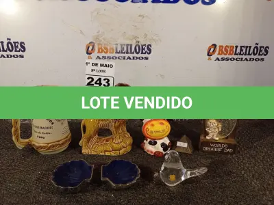 LOTE 243 - 01 LOTE COM ENFEITES DIVERSOS. (NO ESTADO) ATENÇÃO! FAZER A VISITAÇÃO ANTES DE ARREMATAR, NÃO SABEMOS SE FUNCIONA. LEILÃO NÃO TEM GARANTIA E NEM DEVOLUÇÃO, SUJEITO A POSSÍVEIS AVARIAS VISÍVEIS/OCULTAS E/OU AUSÊNCIA DE COMPONENTES.