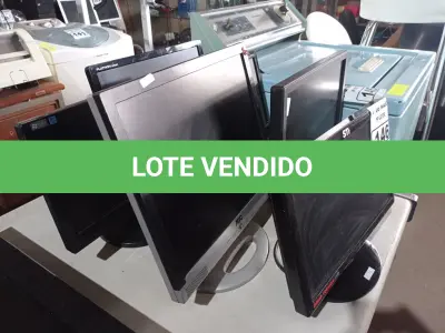 LOTE 146 - 06 MONITORES MARCAS E MODELOS DIVERSOS PARA RETIRADA DE PEÇAS. (NO ESTADO) ATENÇÃO! FAZER A VISITAÇÃO ANTES DE ARREMATAR, NÃO SABEMOS SE FUNCIONA. LEILÃO NÃO TEM GARANTIA E NEM DEVOLUÇÃO, SUJEITO A POSSÍVEIS AVARIAS VISÍVEIS/OCULTAS E/OU AUSÊNCIA DE COMPONENTES.