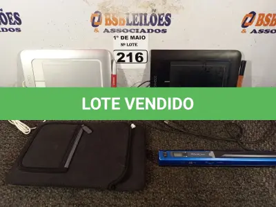 LOTE 216 - 02 MESAS DIGITALIZADORAS E 01 SCANNER. (NO ESTADO) ATENÇÃO! FAZER A VISITAÇÃO ANTES DE ARREMATAR, NÃO SABEMOS SE FUNCIONA. LEILÃO NÃO TEM GARANTIA E NEM DEVOLUÇÃO, SUJEITO A POSSÍVEIS AVARIAS VISÍVEIS/OCULTAS E/OU AUSÊNCIA DE COMPONENTES.