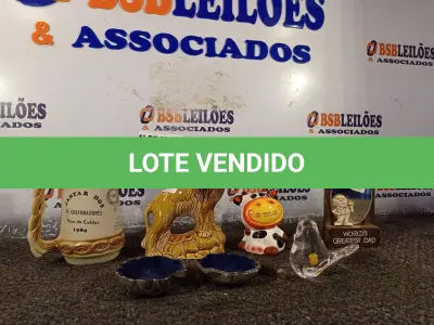 LOTE 243 - 01 LOTE COM ENFEITES DIVERSOS. (NO ESTADO) ATENÇÃO! FAZER A VISITAÇÃO ANTES DE ARREMATAR, NÃO SABEMOS SE FUNCIONA. LEILÃO NÃO TEM GARANTIA E NEM DEVOLUÇÃO, SUJEITO A POSSÍVEIS AVARIAS VISÍVEIS/OCULTAS E/OU AUSÊNCIA DE COMPONENTES.