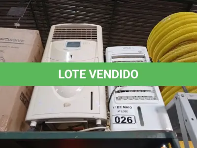 LOTE 026 - 02 CLIMATIZADORES DE AR MARCAS E MODELOS DIVERSOS. (NO ESTADO) ATENÇÃO! FAZER A VISITAÇÃO ANTES DE ARREMATAR, NÃO SABEMOS SE FUNCIONA. LEILÃO NÃO TEM GARANTIA E NEM DEVOLUÇÃO, SUJEITO A POSSÍVEIS AVARIAS VISÍVEIS/OCULTAS E/OU AUSÊNCIA DE COMPONENTES.