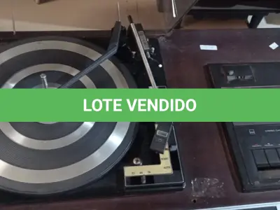 LOTE 162 - 01 TOCA DISCOS DE VINIL 2X1 MARCA SHARP. (NO ESTADO) ATENÇÃO! FAZER A VISITAÇÃO ANTES DE ARREMATAR, NÃO SABEMOS SE FUNCIONA. LEILÃO NÃO TEM GARANTIA E NEM DEVOLUÇÃO, SUJEITO A POSSÍVEIS AVARIAS VISÍVEIS/OCULTAS E/OU AUSÊNCIA DE COMPONENTES.