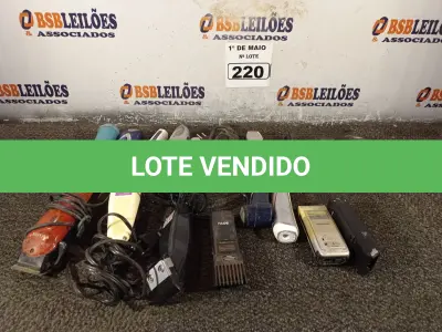LOTE 220 - 01 LOTE COM MATERIAIS DIVERSOS. (NO ESTADO) ATENÇÃO! FAZER A VISITAÇÃO ANTES DE ARREMATAR, NÃO SABEMOS SE FUNCIONA. LEILÃO NÃO TEM GARANTIA E NEM DEVOLUÇÃO, SUJEITO A POSSÍVEIS AVARIAS VISÍVEIS/OCULTAS E/OU AUSÊNCIA DE COMPONENTES.