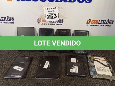 LOTE 253 - 08 TABLETS MARCAS E MODELOS DIVERSOS PARA RETIRADA DE PEÇAS. (NO ESTADO) ATENÇÃO! FAZER A VISITAÇÃO ANTES DE ARREMATAR, NÃO SABEMOS SE FUNCIONA. LEILÃO NÃO TEM GARANTIA E NEM DEVOLUÇÃO, SUJEITO A POSSÍVEIS AVARIAS VISÍVEIS/OCULTAS E/OU AUSÊNCIA DE COMPONENTES.