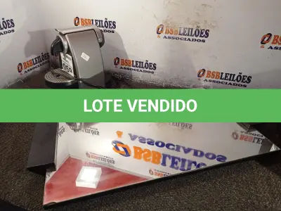 LOTE 069 - 01 BANDEJA DE VIDRO E 01 CAFETEIRA NESPRESSO. (NO ESTADO) ATENÇÃO! FAZER A VISITAÇÃO ANTES DE ARREMATAR, NÃO SABEMOS SE FUNCIONA. LEILÃO NÃO TEM GARANTIA E NEM DEVOLUÇÃO, SUJEITO A POSSÍVEIS AVARIAS VISÍVEIS/OCULTAS E/OU AUSÊNCIA DE COMPONENTES.