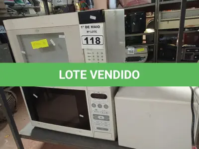 LOTE 118 - 03 MICRO-ONDAS MARCAS E MODELOS DIVERSOS. (NO ESTADO) ATENÇÃO! FAZER A VISITAÇÃO ANTES DE ARREMATAR, NÃO SABEMOS SE FUNCIONA. LEILÃO NÃO TEM GARANTIA E NEM DEVOLUÇÃO, SUJEITO A POSSÍVEIS AVARIAS VISÍVEIS/OCULTAS E/OU AUSÊNCIA DE COMPONENTES.