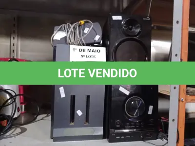 LOTE 022 - 01 APARELHO DE SOM E 04 CAIXAS DE SOM. (NO ESTADO) ATENÇÃO! FAZER A VISITAÇÃO ANTES DE ARREMATAR, NÃO SABEMOS SE FUNCIONA. LEILÃO NÃO TEM GARANTIA E NEM DEVOLUÇÃO, SUJEITO A POSSÍVEIS AVARIAS VISÍVEIS/OCULTAS E/OU AUSÊNCIA DE COMPONENTES.