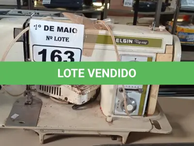LOTE 163 - 01 MÁQUINA DE COSTURA MARCA ELGIN. (NO ESTADO) ATENÇÃO! FAZER A VISITAÇÃO ANTES DE ARREMATAR, NÃO SABEMOS SE FUNCIONA. LEILÃO NÃO TEM GARANTIA E NEM DEVOLUÇÃO, SUJEITO A POSSÍVEIS AVARIAS VISÍVEIS/OCULTAS E/OU AUSÊNCIA DE COMPONENTES.