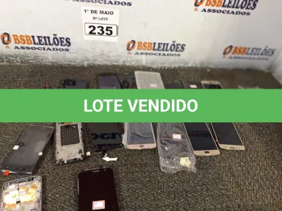 LOTE 235 - 01 LOTE COM VÁRIAS TELAS PARA CELULAR DIVERSOS. (NO ESTADO) ATENÇÃO! FAZER A VISITAÇÃO ANTES DE ARREMATAR, NÃO SABEMOS SE FUNCIONA. LEILÃO NÃO TEM GARANTIA E NEM DEVOLUÇÃO, SUJEITO A POSSÍVEIS AVARIAS VISÍVEIS/OCULTAS E/OU AUSÊNCIA DE COMPONENTES.
