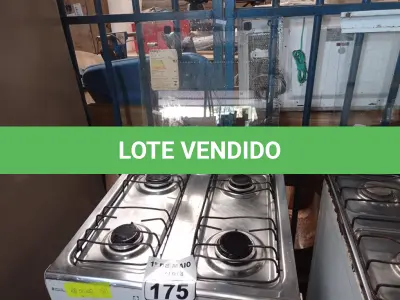 LOTE 175 - 01 FOGÃO A GÁS 04 BOCA MARCA ESMALTEC E 01 LONGARINA DE 03 LUGARES. (NO ESTADO) ATENÇÃO! FAZER A VISITAÇÃO ANTES DE ARREMATAR, NÃO SABEMOS SE FUNCIONA. LEILÃO NÃO TEM GARANTIA E NEM DEVOLUÇÃO, SUJEITO A POSSÍVEIS AVARIAS VISÍVEIS/OCULTAS E/OU AUSÊNCIA DE COMPONENTES.