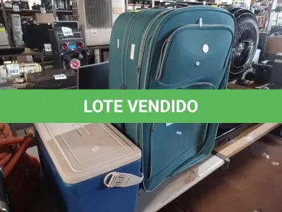 LOTE 182 - 01 MALA DE VIAGEM E 01 COOLER. (NO ESTADO) ATENÇÃO! FAZER A VISITAÇÃO ANTES DE ARREMATAR, NÃO SABEMOS SE FUNCIONA. LEILÃO NÃO TEM GARANTIA E NEM DEVOLUÇÃO, SUJEITO A POSSÍVEIS AVARIAS VISÍVEIS/OCULTAS E/OU AUSÊNCIA DE COMPONENTES.