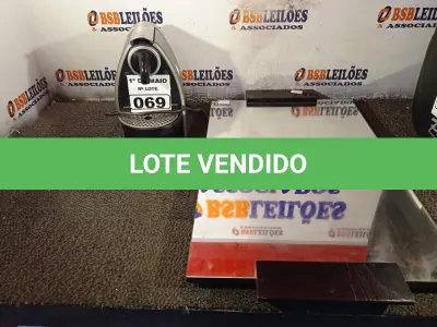 LOTE 069 - 01 BANDEJA DE VIDRO E 01 CAFETEIRA NESPRESSO. (NO ESTADO) ATENÇÃO! FAZER A VISITAÇÃO ANTES DE ARREMATAR, NÃO SABEMOS SE FUNCIONA. LEILÃO NÃO TEM GARANTIA E NEM DEVOLUÇÃO, SUJEITO A POSSÍVEIS AVARIAS VISÍVEIS/OCULTAS E/OU AUSÊNCIA DE COMPONENTES.