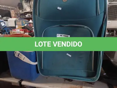 LOTE 182 - 01 MALA DE VIAGEM E 01 COOLER. (NO ESTADO) ATENÇÃO! FAZER A VISITAÇÃO ANTES DE ARREMATAR, NÃO SABEMOS SE FUNCIONA. LEILÃO NÃO TEM GARANTIA E NEM DEVOLUÇÃO, SUJEITO A POSSÍVEIS AVARIAS VISÍVEIS/OCULTAS E/OU AUSÊNCIA DE COMPONENTES.