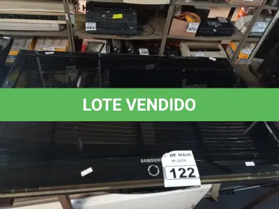LOTE 122 - 01 TV SAMSUNG 40” POL PARA RETIRADA DE PEÇAS. (NO ESTADO) ATENÇÃO! FAZER A VISITAÇÃO ANTES DE ARREMATAR, NÃO SABEMOS SE FUNCIONA. LEILÃO NÃO TEM GARANTIA E NEM DEVOLUÇÃO, SUJEITO A POSSÍVEIS AVARIAS VISÍVEIS/OCULTAS E/OU AUSÊNCIA DE COMPONENTES.