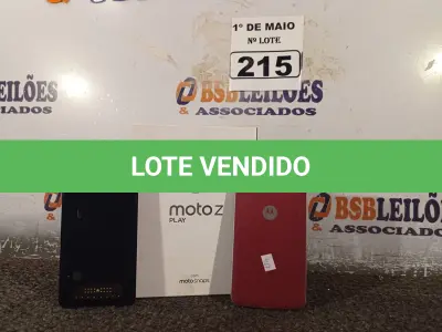 LOTE 215 - 01 CELULAR MOTO Z PLAY COM MOTO SNAPS JBL. (NO ESTADO) ATENÇÃO! FAZER A VISITAÇÃO ANTES DE ARREMATAR, NÃO SABEMOS SE FUNCIONA. LEILÃO NÃO TEM GARANTIA E NEM DEVOLUÇÃO, SUJEITO A POSSÍVEIS AVARIAS VISÍVEIS/OCULTAS E/OU AUSÊNCIA DE COMPONENTES.