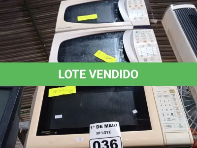 LOTE 036 - 03 MICRO-ONDAS MARCAS E MODELOS DIVERSOS. (NO ESTADO) ATENÇÃO! FAZER A VISITAÇÃO ANTES DE ARREMATAR, NÃO SABEMOS SE FUNCIONA. LEILÃO NÃO TEM GARANTIA E NEM DEVOLUÇÃO, SUJEITO A POSSÍVEIS AVARIAS VISÍVEIS/OCULTAS E/OU AUSÊNCIA DE COMPONENTES.