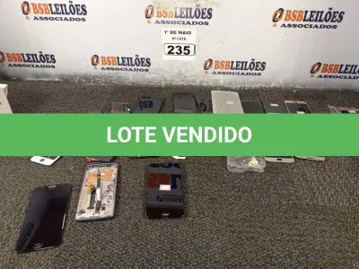 LOTE 235 - 01 LOTE COM VÁRIAS TELAS PARA CELULAR DIVERSOS. (NO ESTADO) ATENÇÃO! FAZER A VISITAÇÃO ANTES DE ARREMATAR, NÃO SABEMOS SE FUNCIONA. LEILÃO NÃO TEM GARANTIA E NEM DEVOLUÇÃO, SUJEITO A POSSÍVEIS AVARIAS VISÍVEIS/OCULTAS E/OU AUSÊNCIA DE COMPONENTES.
