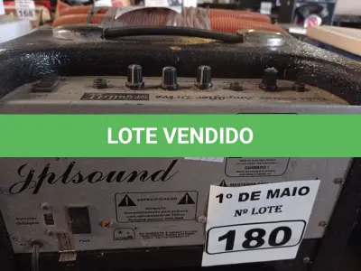 LOTE 180 - 01 CAIXA DE SOM AMPLIFICADA PARA GUITARRA. (NO ESTADO) ATENÇÃO! FAZER A VISITAÇÃO ANTES DE ARREMATAR, NÃO SABEMOS SE FUNCIONA. LEILÃO NÃO TEM GARANTIA E NEM DEVOLUÇÃO, SUJEITO A POSSÍVEIS AVARIAS VISÍVEIS/OCULTAS E/OU AUSÊNCIA DE COMPONENTES.