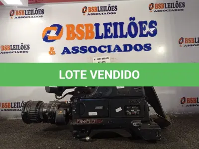 LOTE 188 - 01 FILMADORA MARCA PANASONIC. (NO ESTADO) ATENÇÃO! FAZER A VISITAÇÃO ANTES DE ARREMATAR, NÃO SABEMOS SE FUNCIONA. LEILÃO NÃO TEM GARANTIA E NEM DEVOLUÇÃO, SUJEITO A POSSÍVEIS AVARIAS VISÍVEIS/OCULTAS E/OU AUSÊNCIA DE COMPONENTES.
