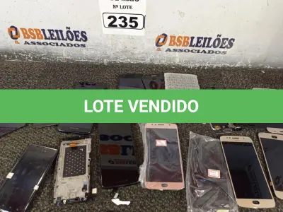 LOTE 235 - 01 LOTE COM VÁRIAS TELAS PARA CELULAR DIVERSOS. (NO ESTADO) ATENÇÃO! FAZER A VISITAÇÃO ANTES DE ARREMATAR, NÃO SABEMOS SE FUNCIONA. LEILÃO NÃO TEM GARANTIA E NEM DEVOLUÇÃO, SUJEITO A POSSÍVEIS AVARIAS VISÍVEIS/OCULTAS E/OU AUSÊNCIA DE COMPONENTES.