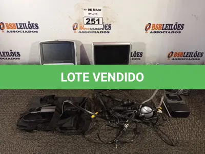 LOTE 251 - 02 DVD PORTÁTIL E 01 RADIO. (NO ESTADO) ATENÇÃO! FAZER A VISITAÇÃO ANTES DE ARREMATAR, NÃO SABEMOS SE FUNCIONA. LEILÃO NÃO TEM GARANTIA E NEM DEVOLUÇÃO, SUJEITO A POSSÍVEIS AVARIAS VISÍVEIS/OCULTAS E/OU AUSÊNCIA DE COMPONENTES.